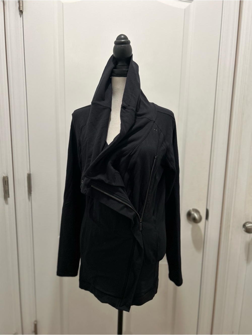 Lululemon Coast Easy Wrap Jacket Black Size 4 Modal Asymmetrical Zip Cardigan